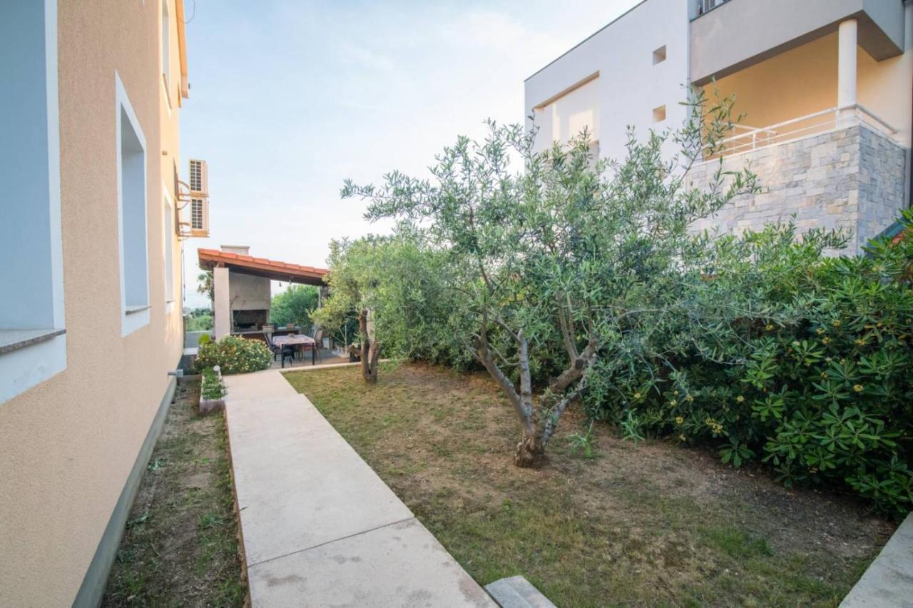 Apartment Pikulo Novalja Luaran gambar