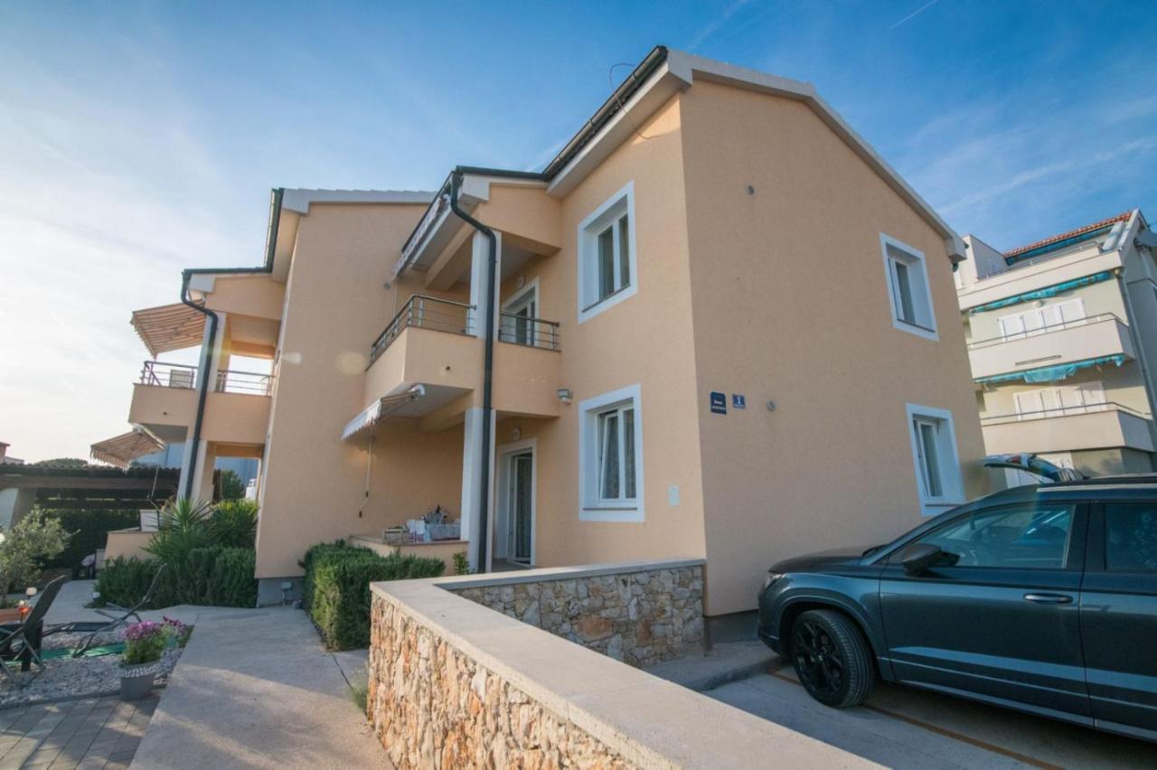 Apartment Pikulo Novalja Luaran gambar