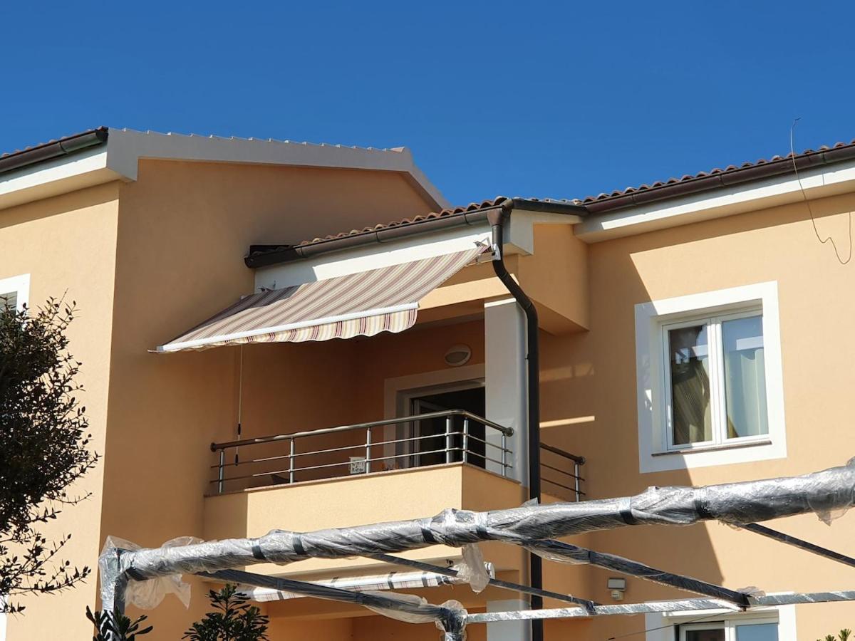 Apartment Pikulo Novalja Luaran gambar